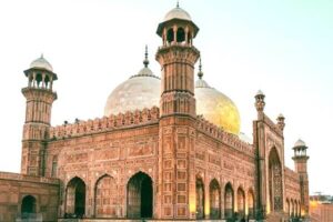 Top 10 best places to visit in Lahore with family